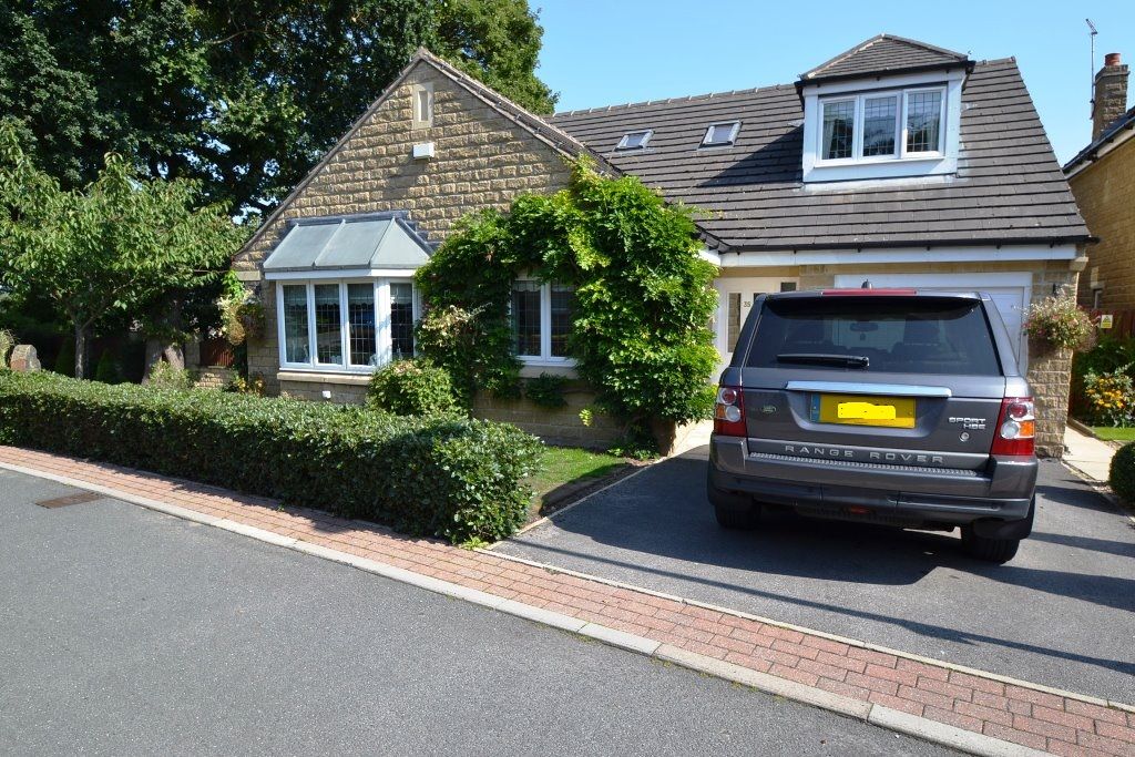 3 Bed Detached Bungalow For Sale - Photograph 1