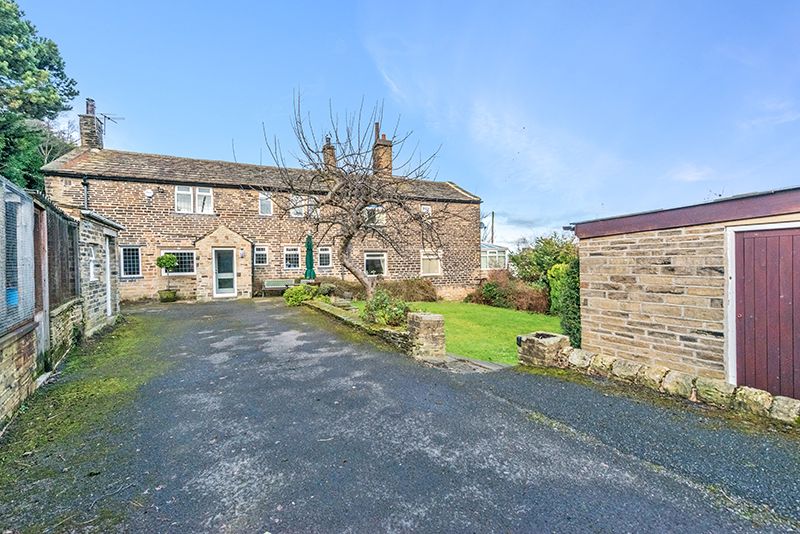 3 Bed Cottage House For Sale - Photograph 1