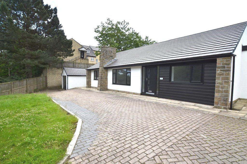 4 Bed Detached Bungalow For Sale - Photograph 1