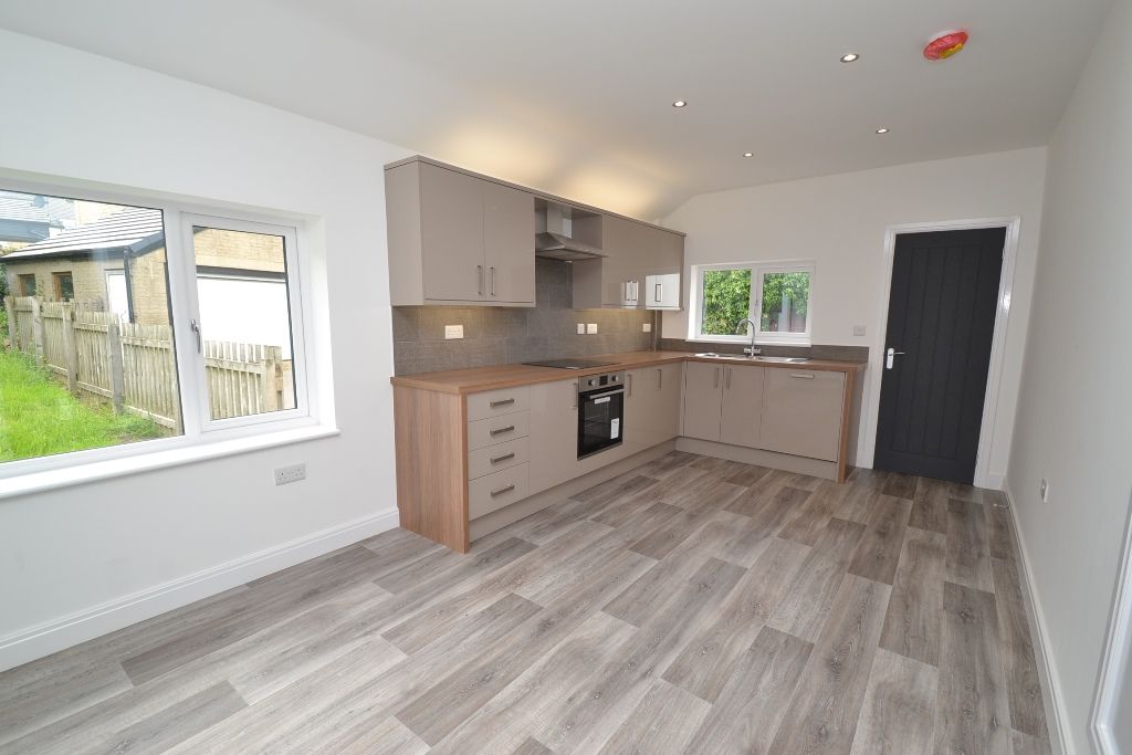 4 Bed Detached Bungalow For Sale - Photograph 4