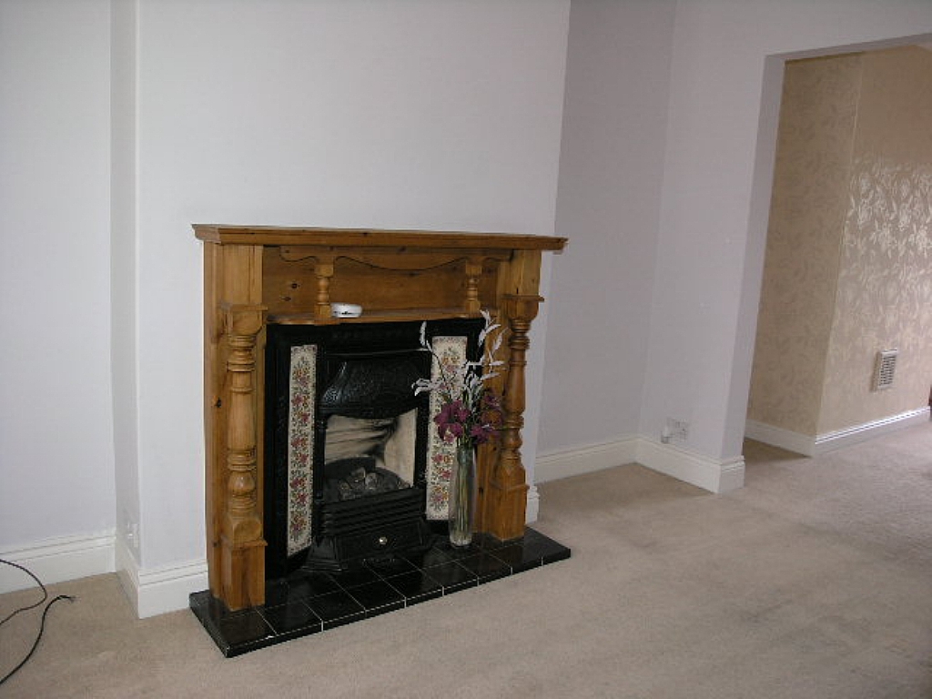 3 Bed Semi-detached House To Rent - 0