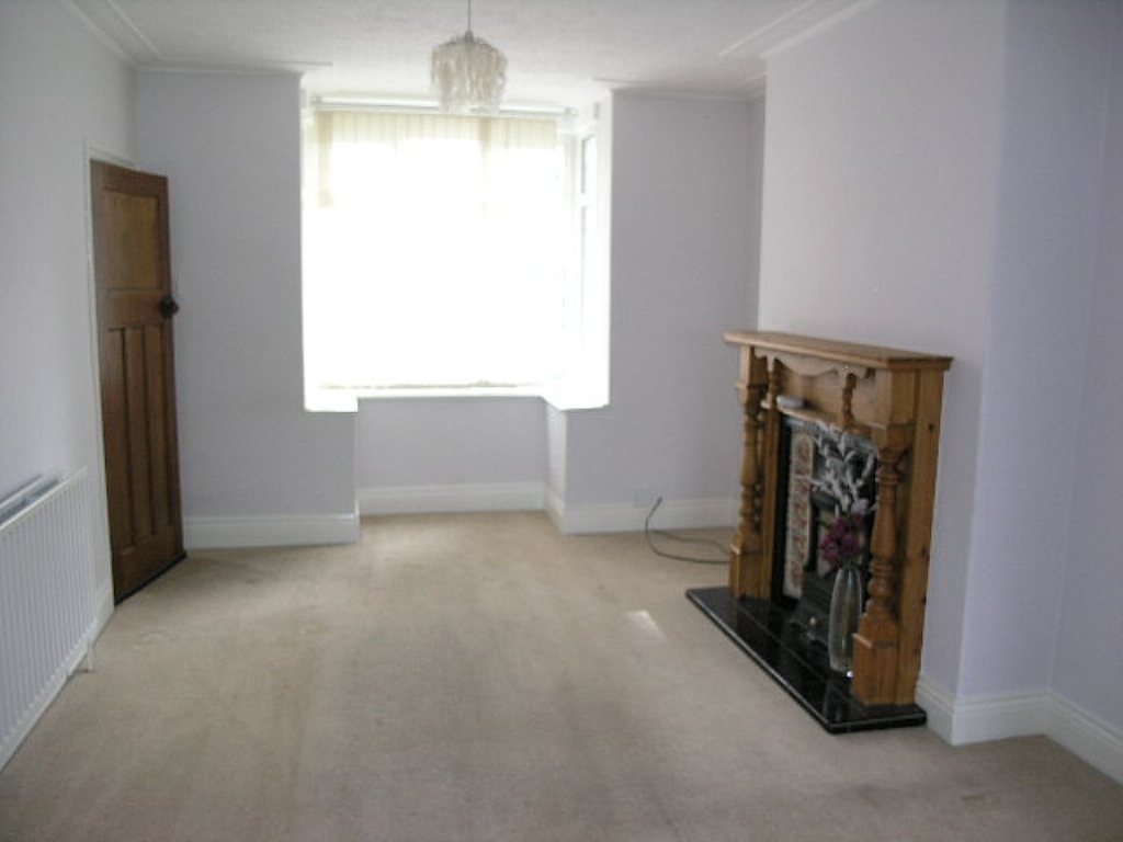 3 Bed Semi-detached House To Rent - 0