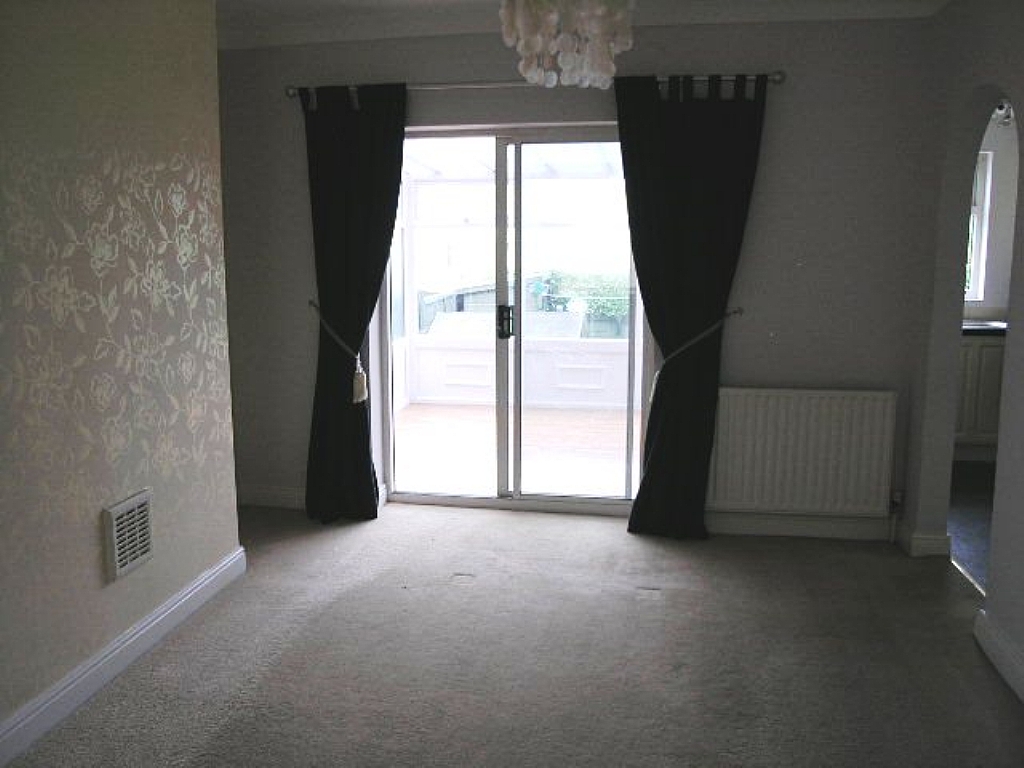 3 Bed Semi-detached House To Rent - 0