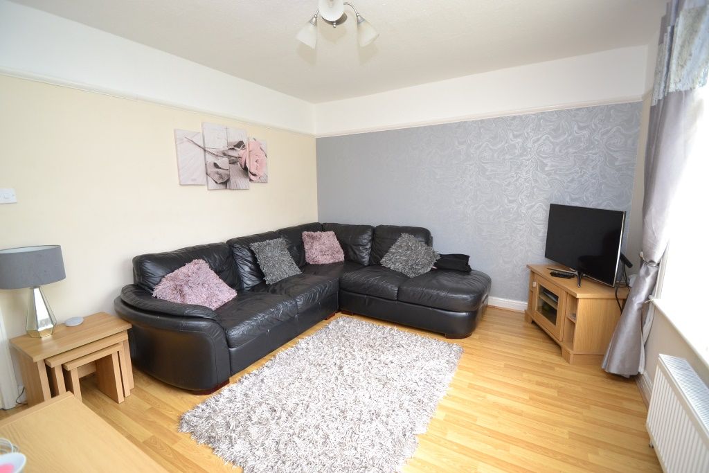 3 Bed Semi-detached House For Sale - Photograph 2