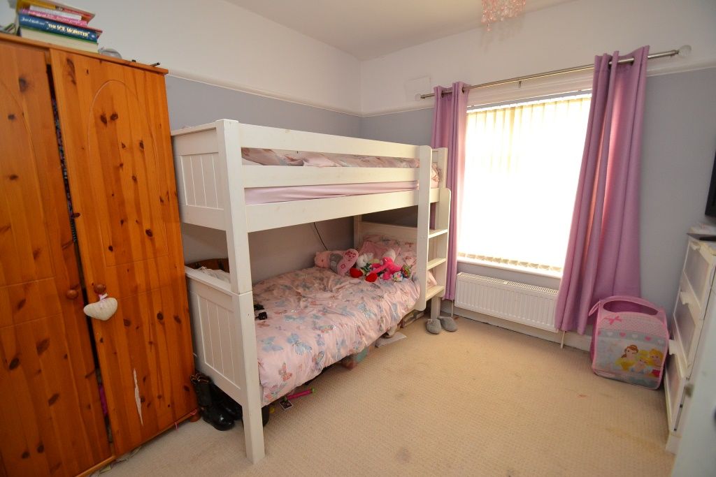 3 Bed Semi-detached House For Sale - Photograph 7