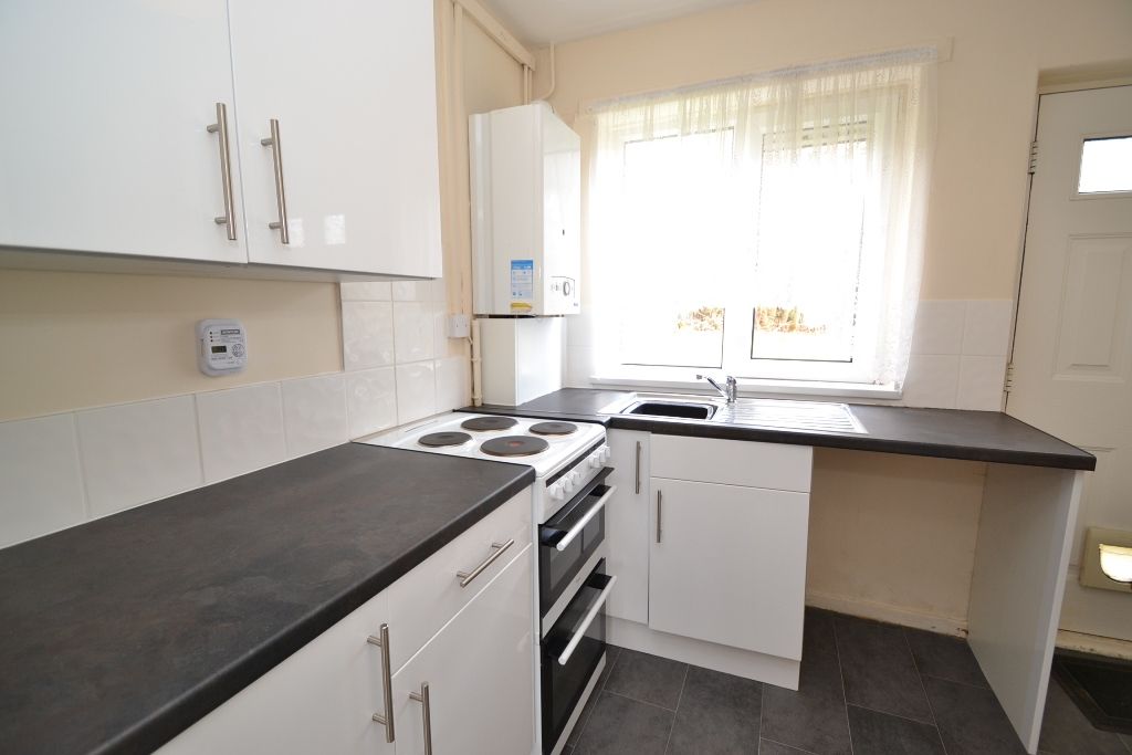 1 Bed Ground Floor Maisonette Flat/apartment For Sale - Photograph 6