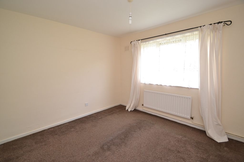 1 Bed Ground Floor Maisonette Flat/apartment For Sale - Photograph 8