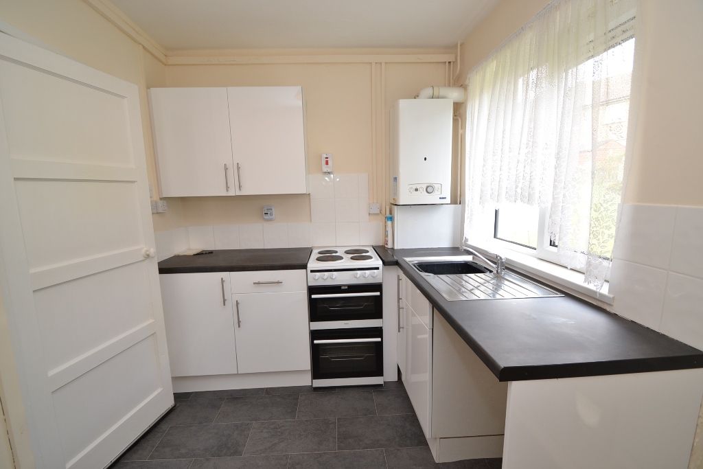 1 Bed Ground Floor Maisonette Flat/apartment For Sale - Photograph 7