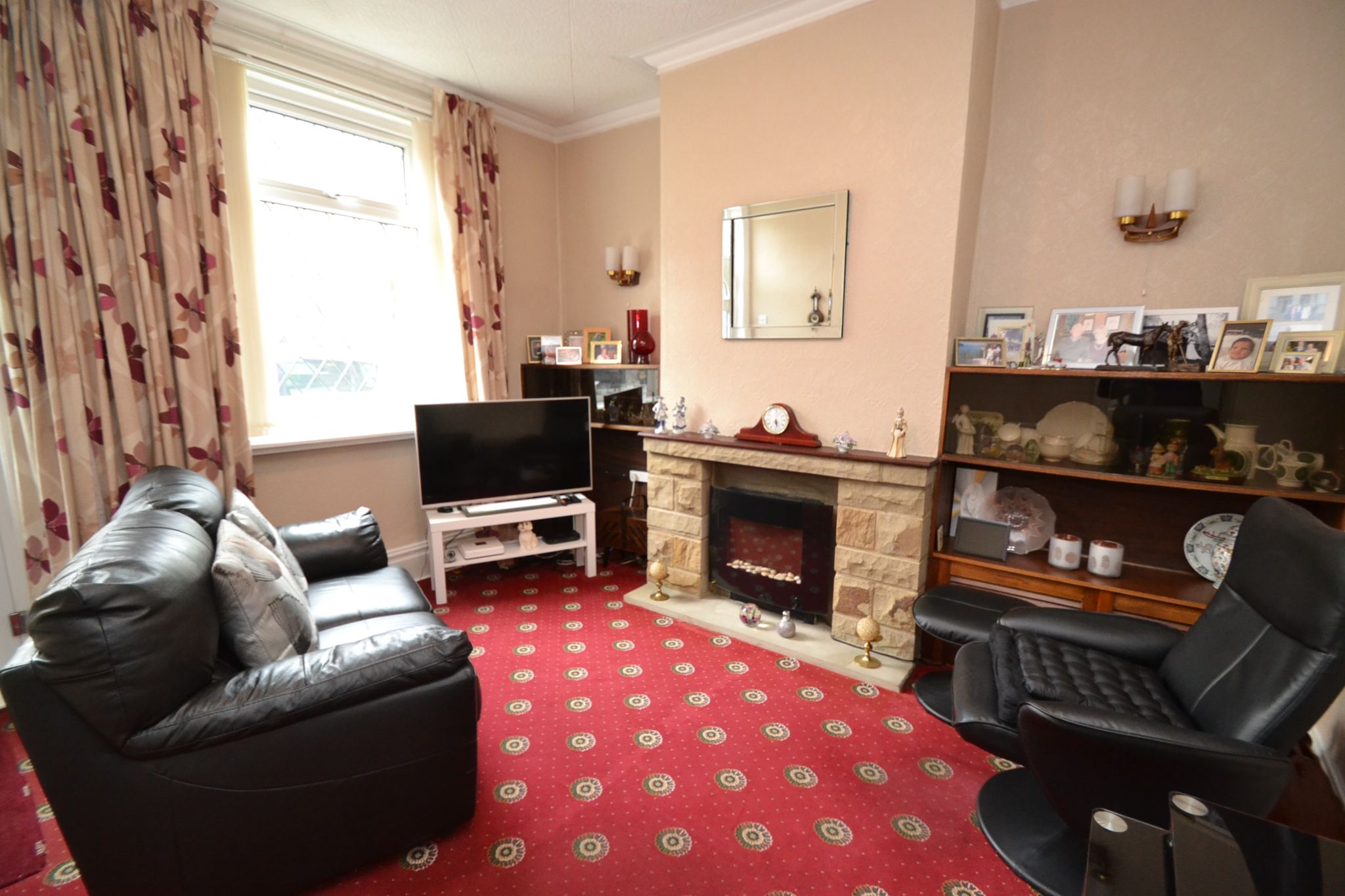 3 Bed Mid Terraced House For Sale - Photograph 3
