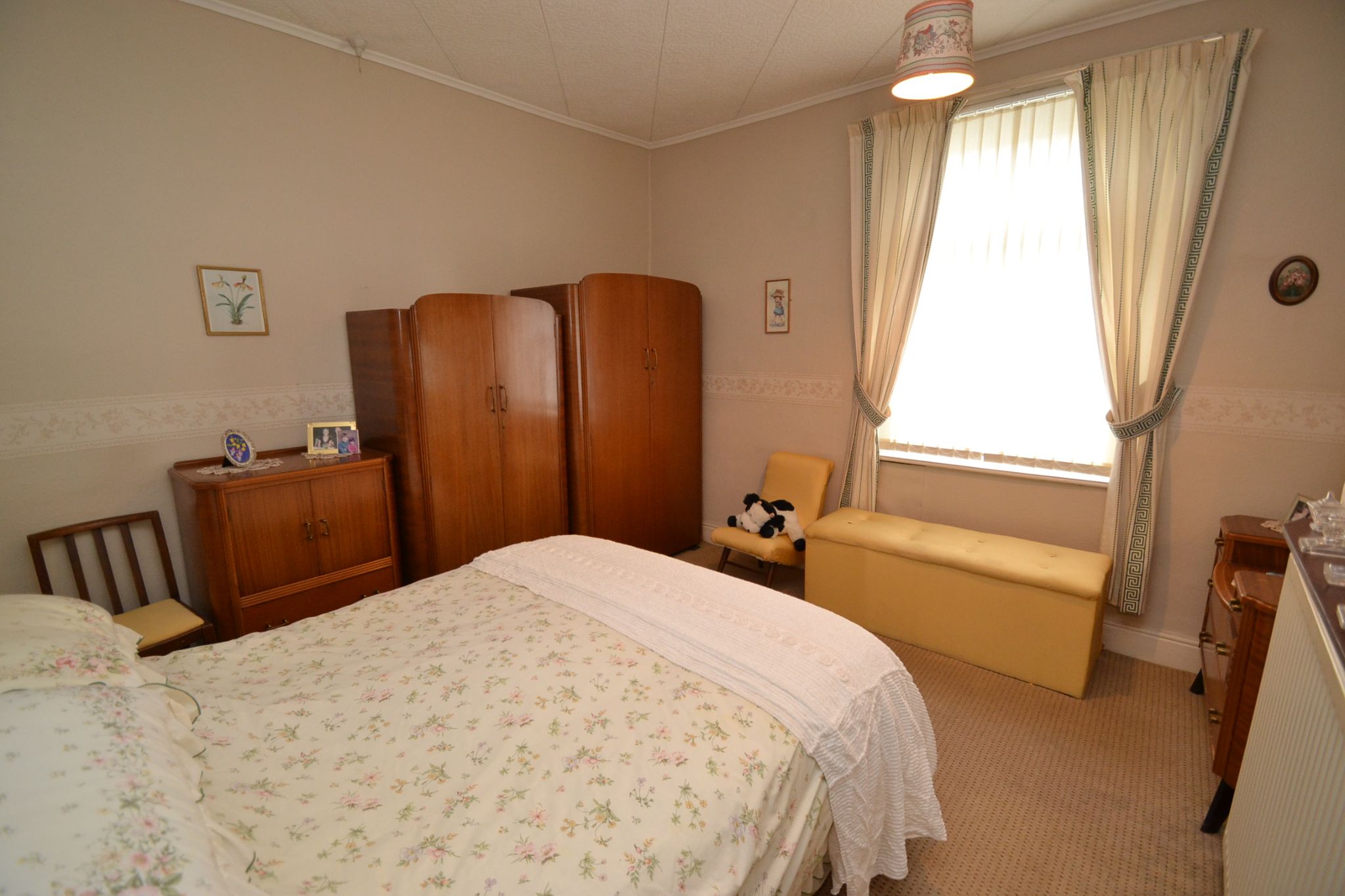 3 Bed Mid Terraced House For Sale - Photograph 8