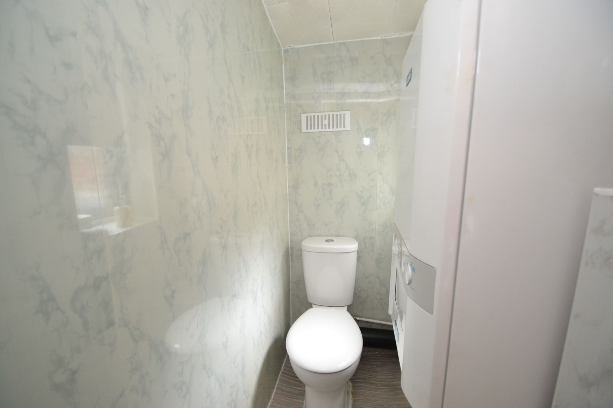 3 Bed Mid Terraced House For Sale - Photograph 7