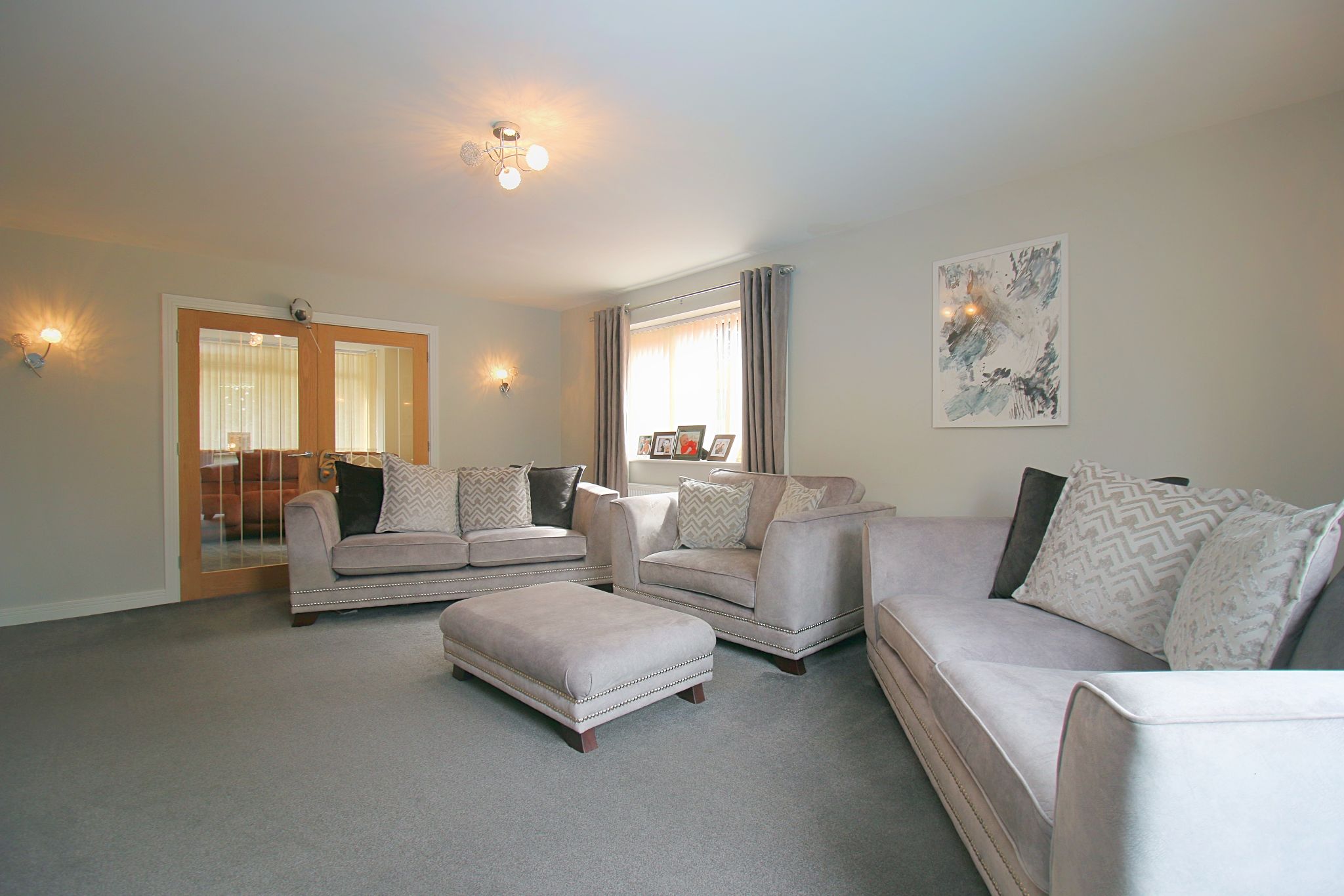 6 Bed Detached House For Sale - Photograph 8