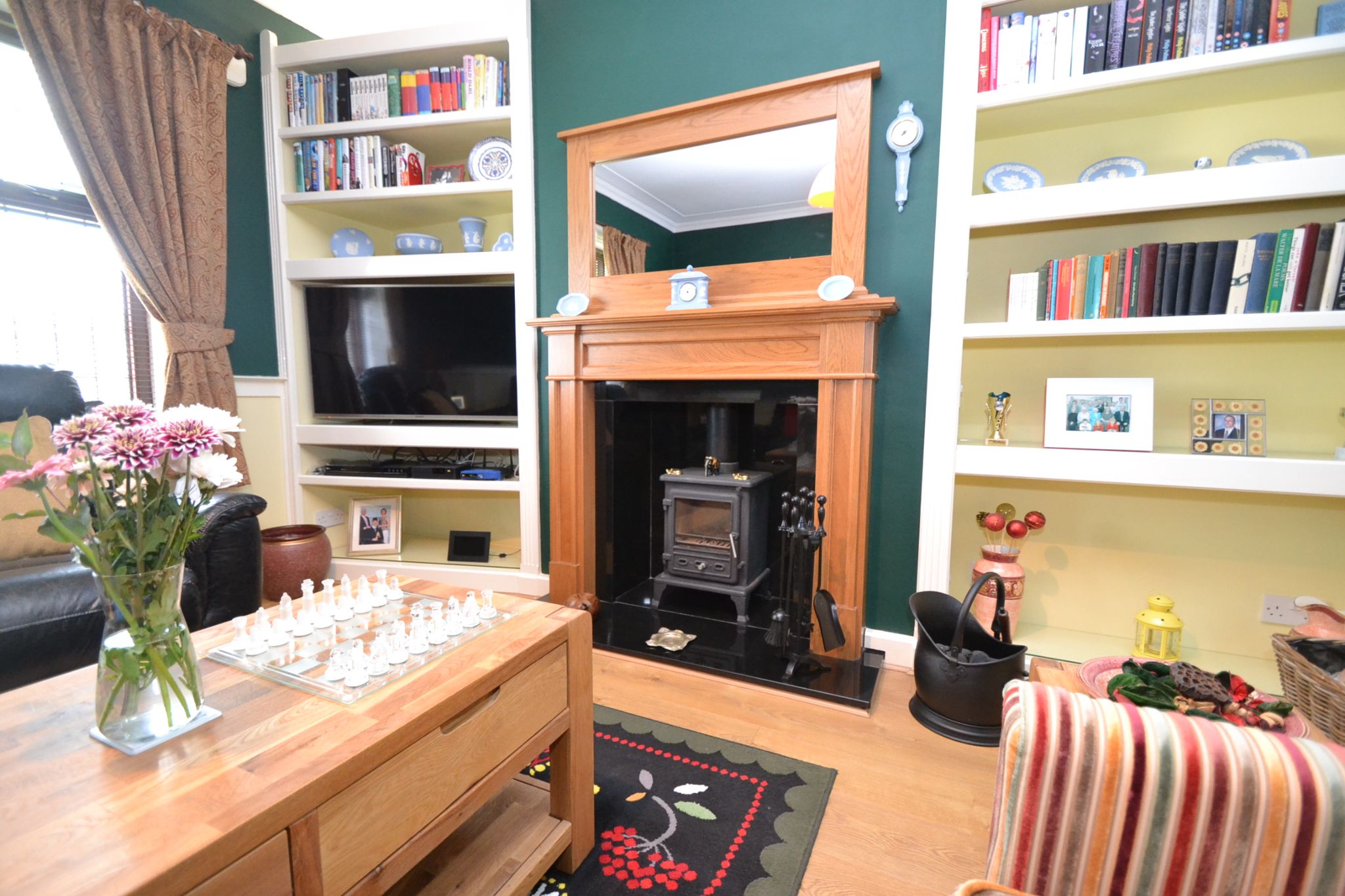 5 Bed Semi-detached House For Sale - Photograph 4