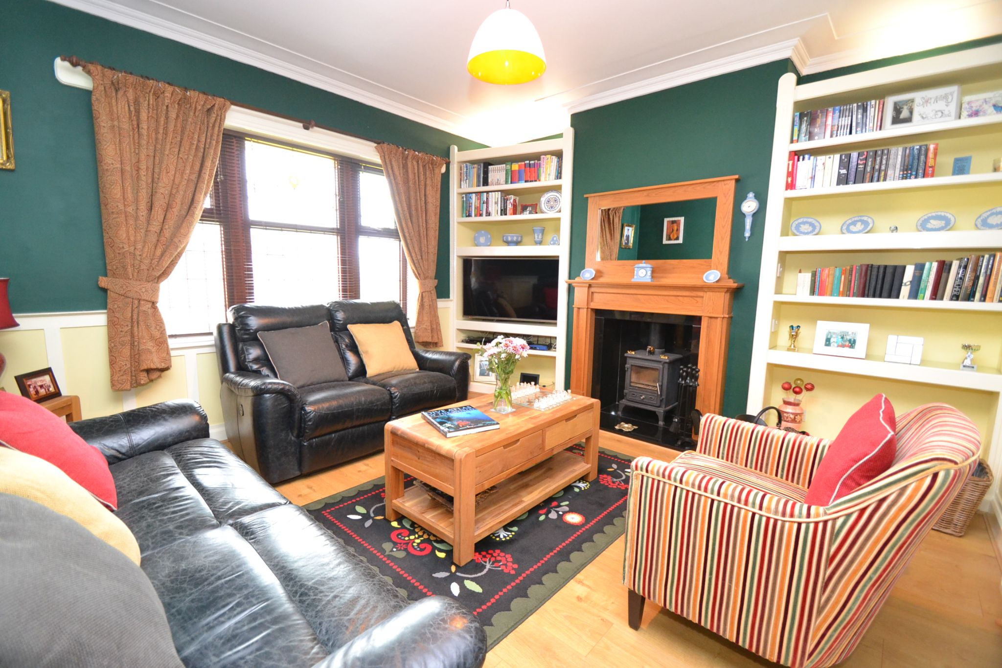 5 Bed Semi-detached House For Sale - Photograph 2