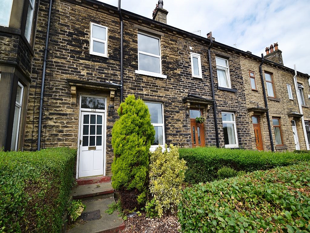 3 Bed Mid Terraced House To Rent - 0