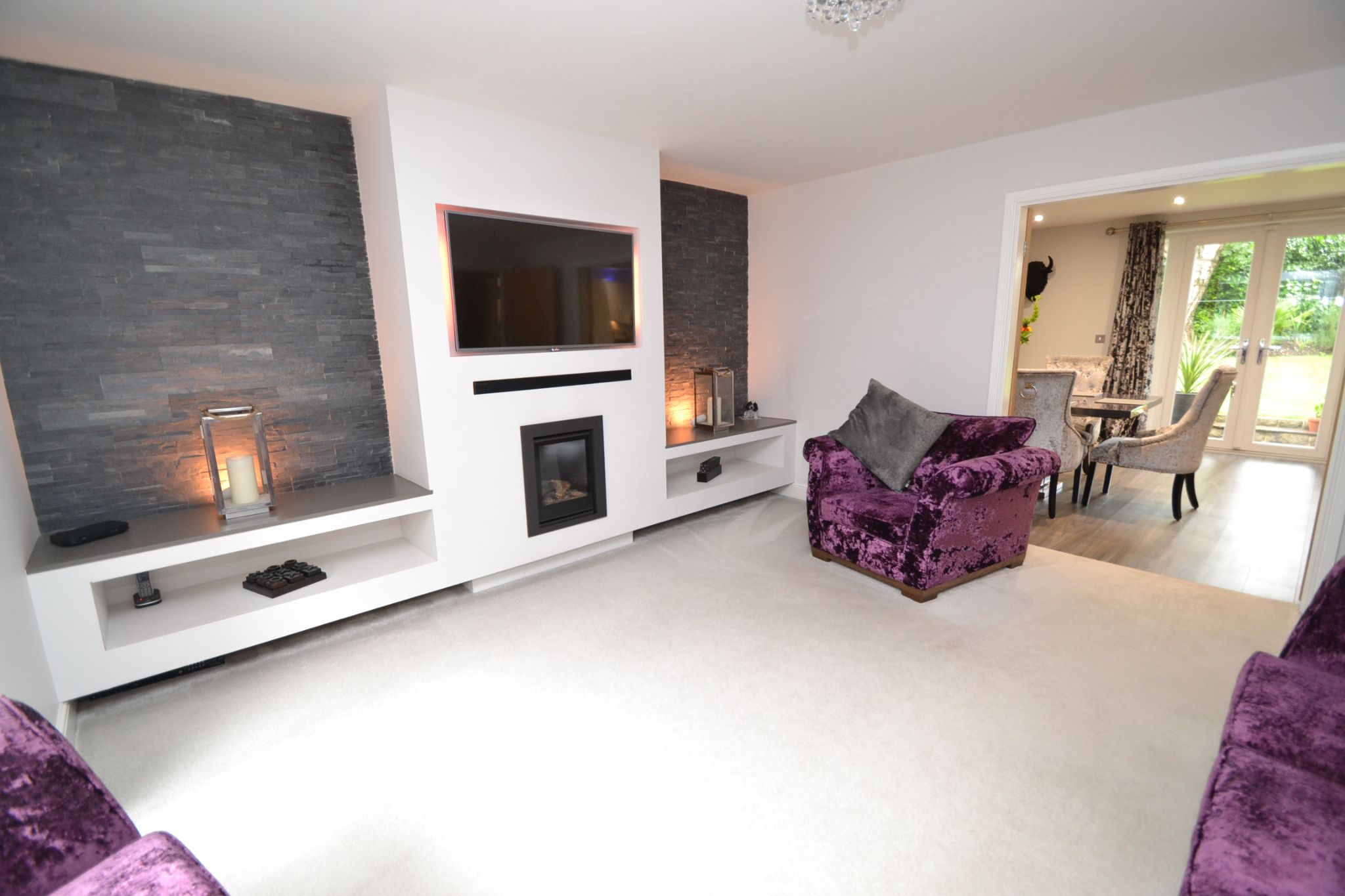 5 Bed Detached House For Sale - Photograph 3