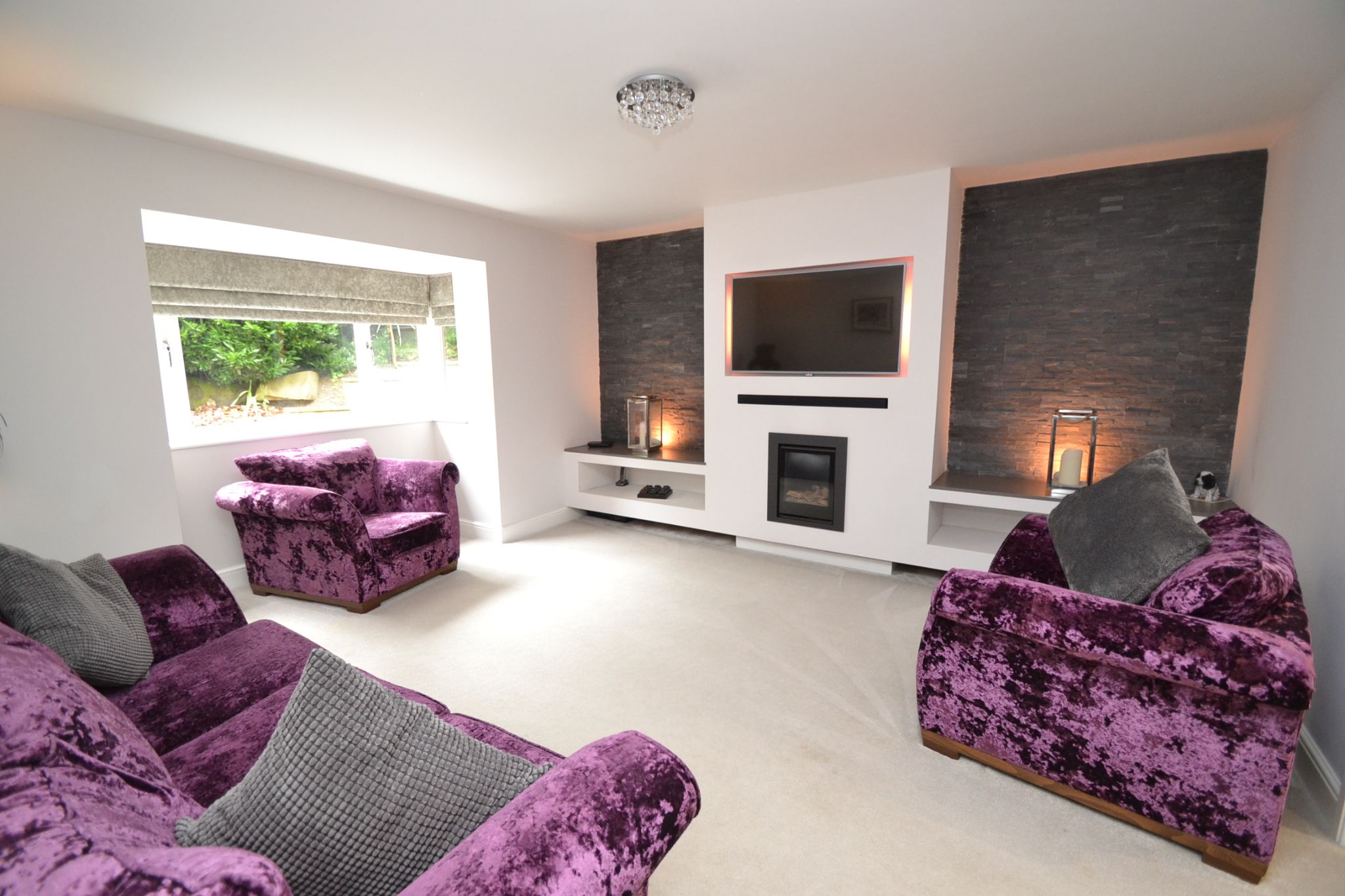 5 Bed Detached House For Sale - Photograph 2