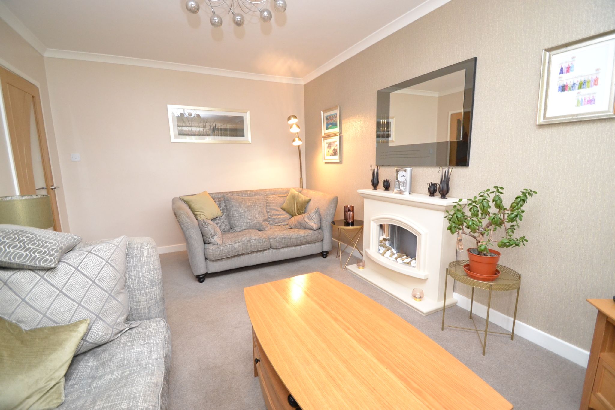2 Bed Detached Bungalow For Sale - Photograph 4