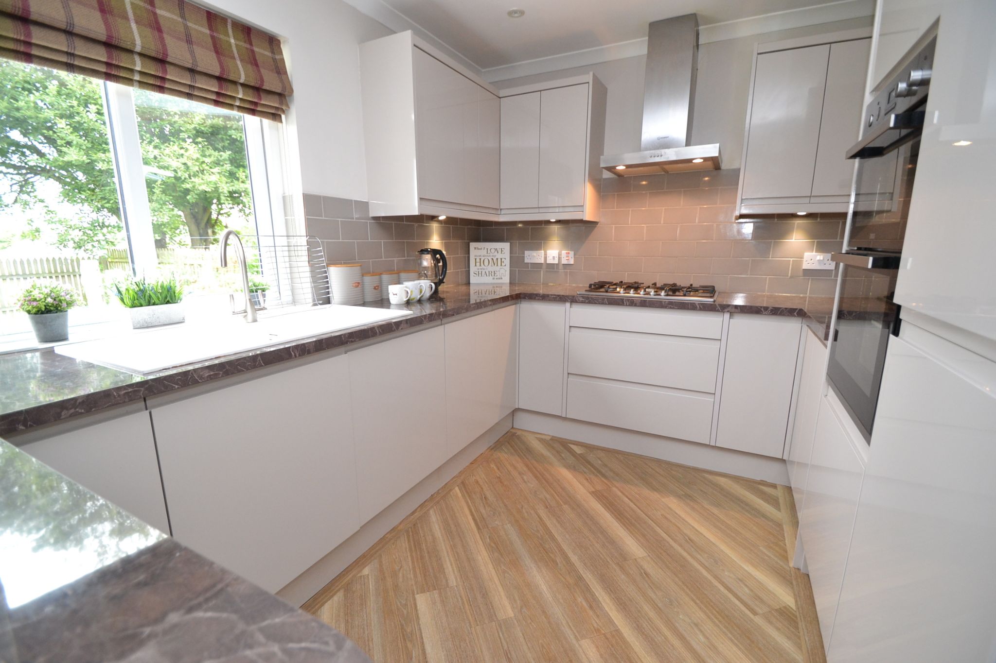 2 Bed Detached Bungalow For Sale - Photograph 5