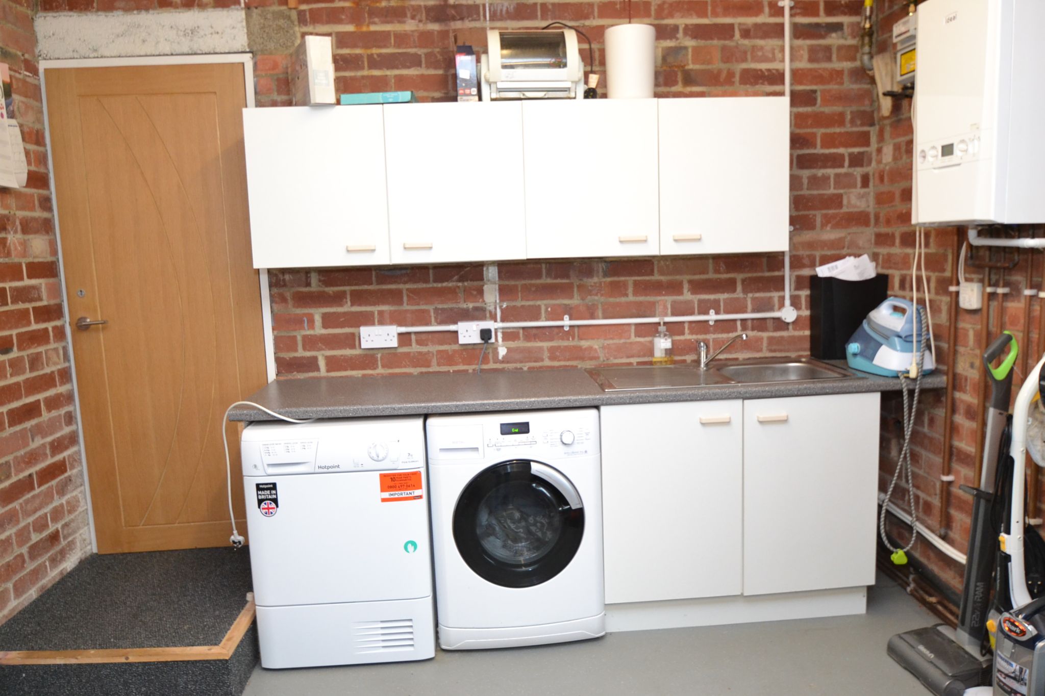 2 Bed Detached Bungalow For Sale - Photograph 9