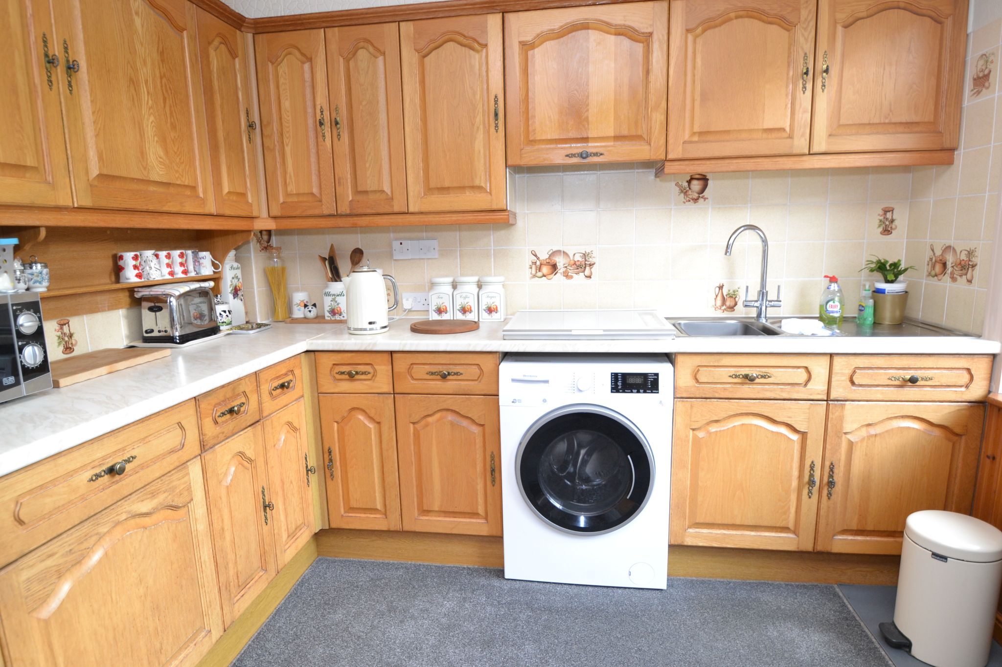 3 Bed Semi-detached House For Sale - Photograph 4