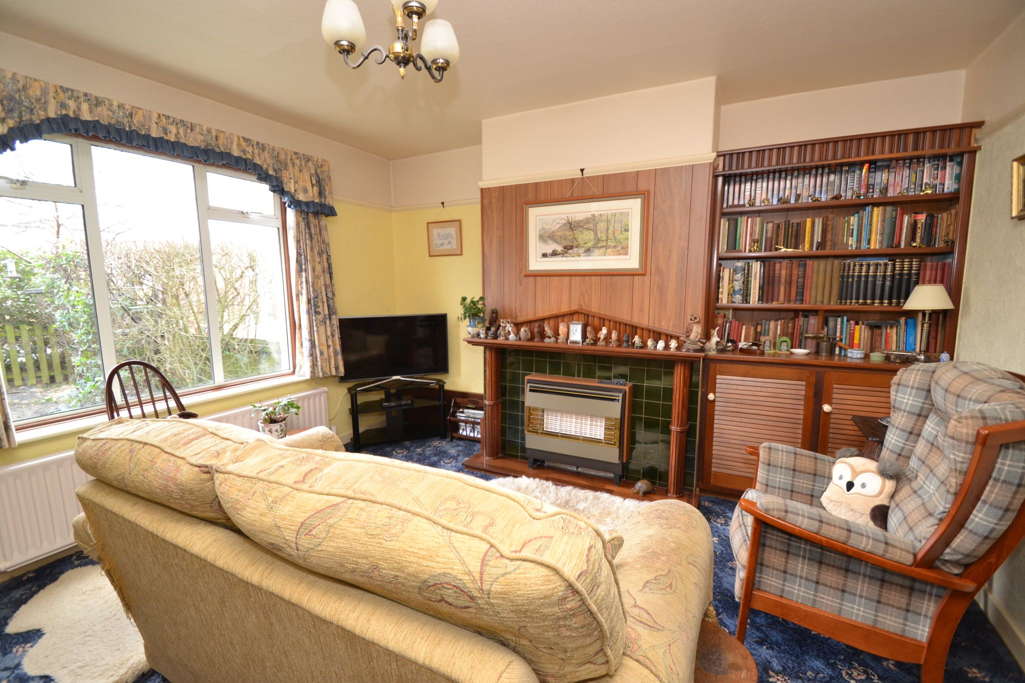 3 Bed Semi-detached House For Sale - Photograph 3