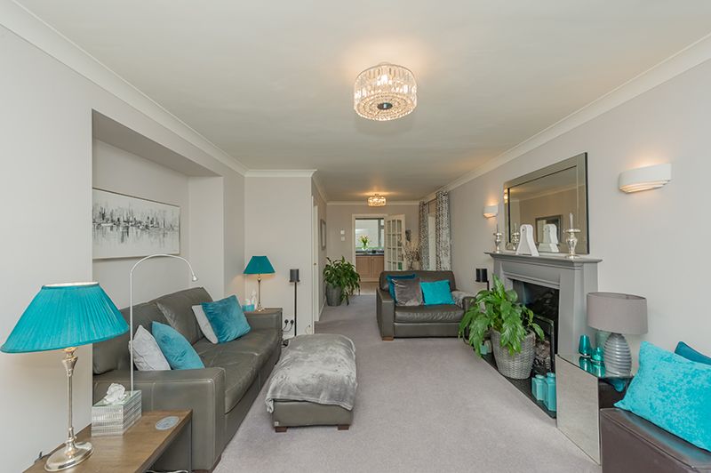 3 Bed Detached House For Sale - Photograph 4