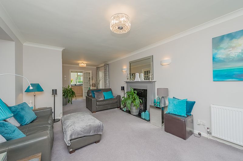 3 Bed Detached House For Sale - Photograph 3