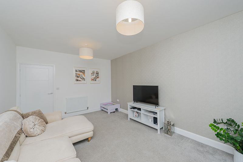 4 Bed Detached House For Sale - Photograph 4