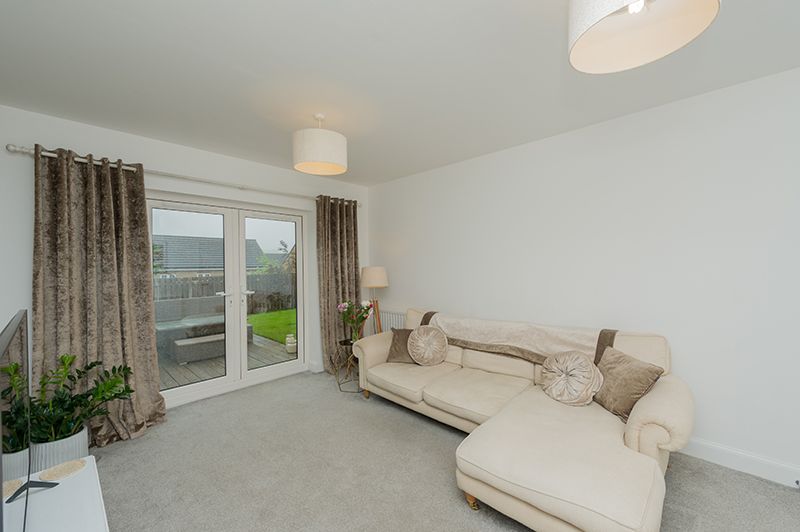 4 Bed Detached House For Sale - Photograph 5