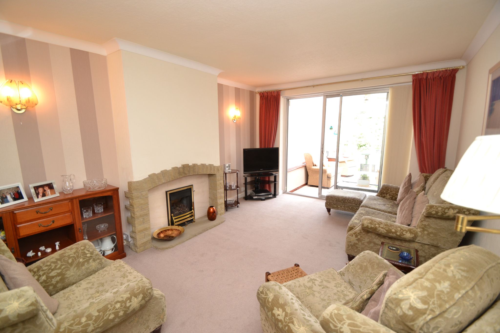 2 Bed Semi-detached Bungalow For Sale - Photograph 2