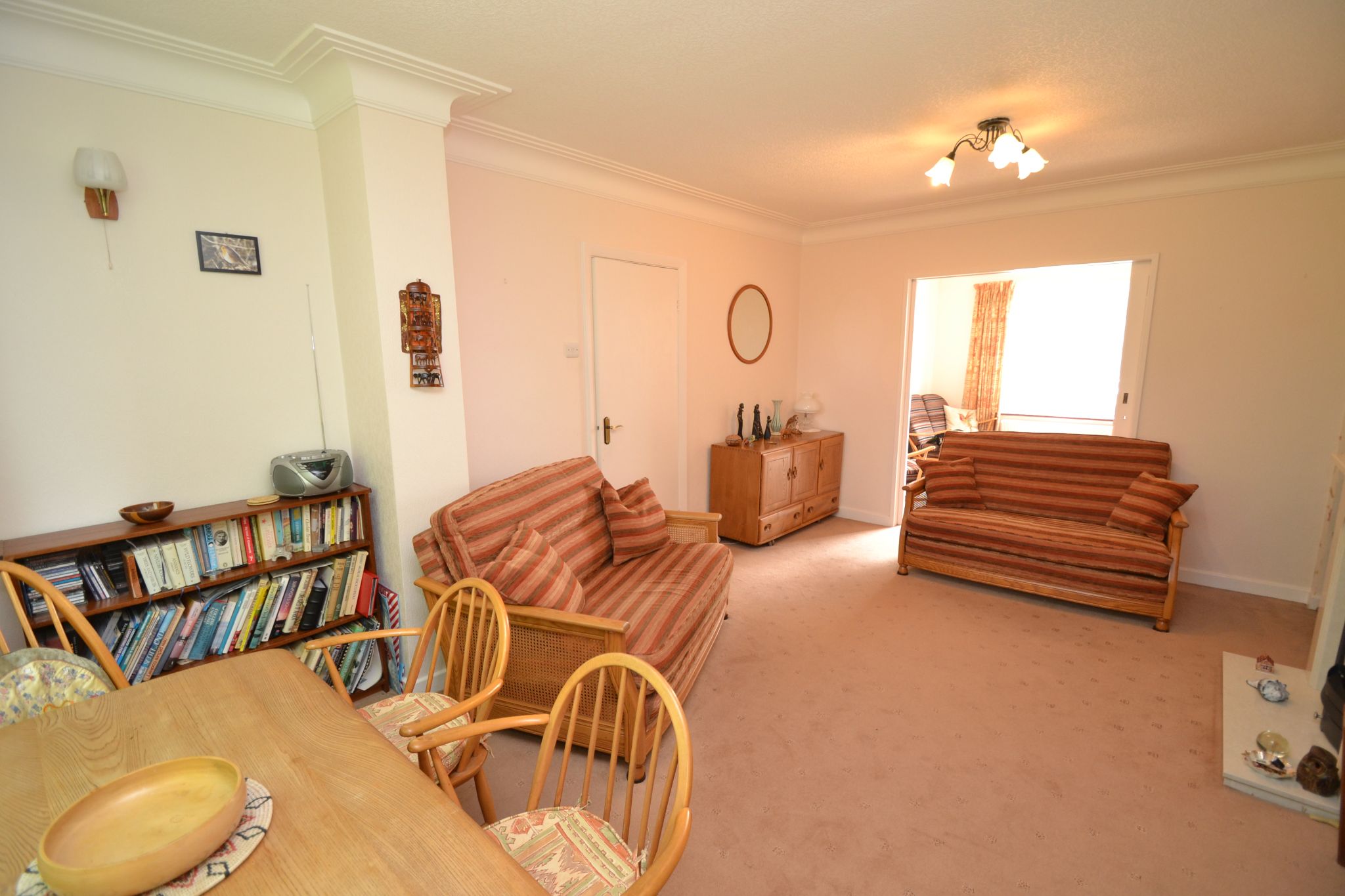 3 Bed Semi-detached House For Sale - Photograph 4