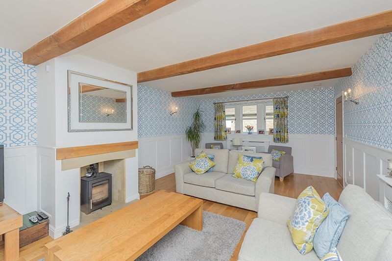 4 Bed Detached House For Sale - Photograph 4