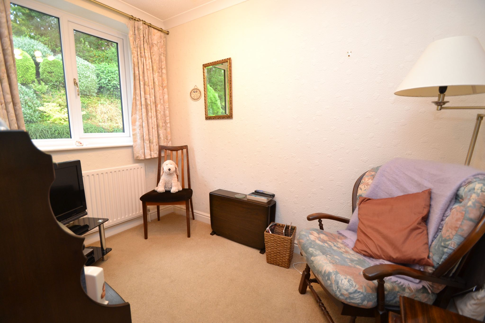 3 Bed Detached House For Sale - Photograph 4