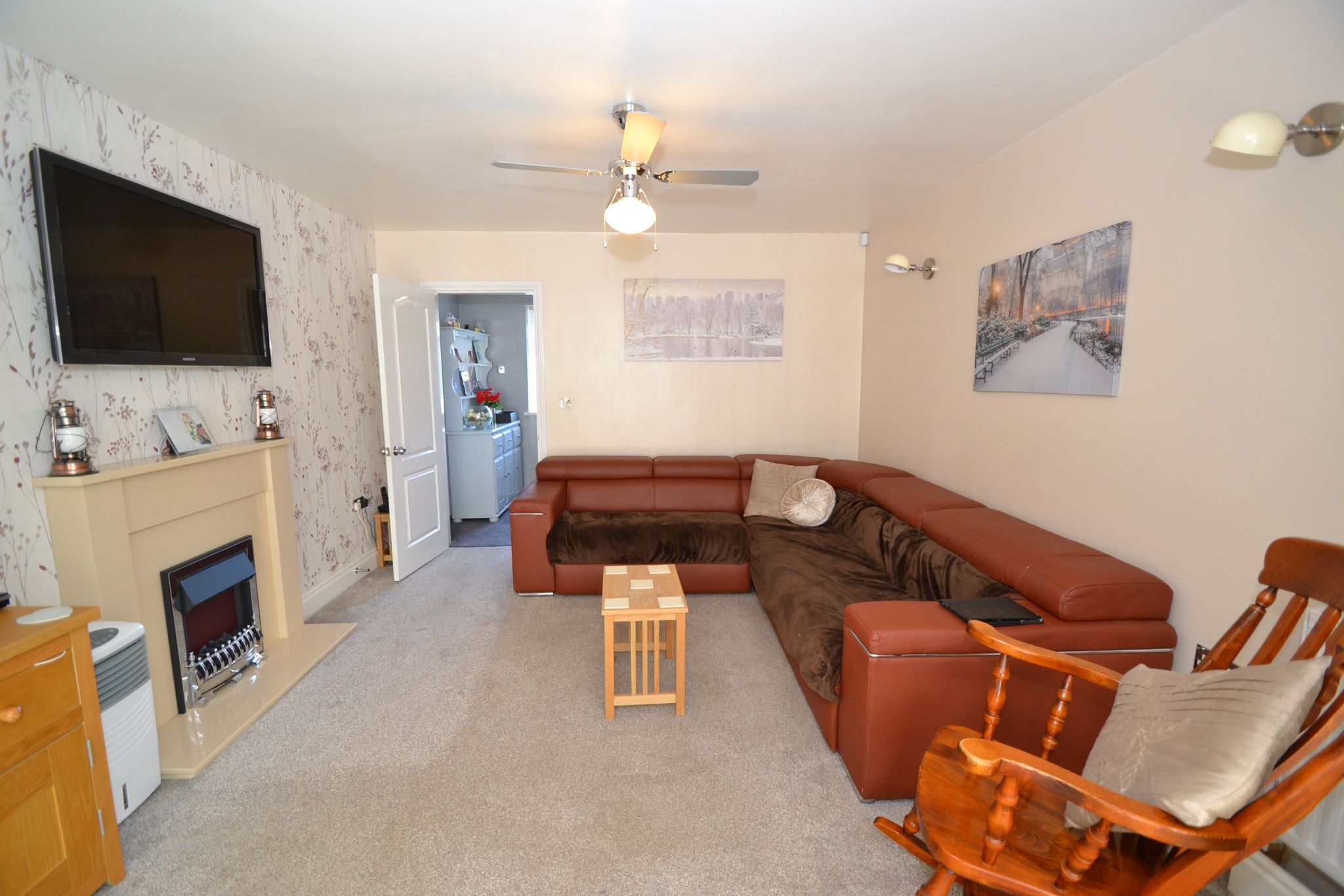 5 Bed Semi-detached House For Sale - Photograph 3