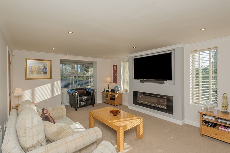 4 Bed Detached Bungalow For Sale - Photograph 2