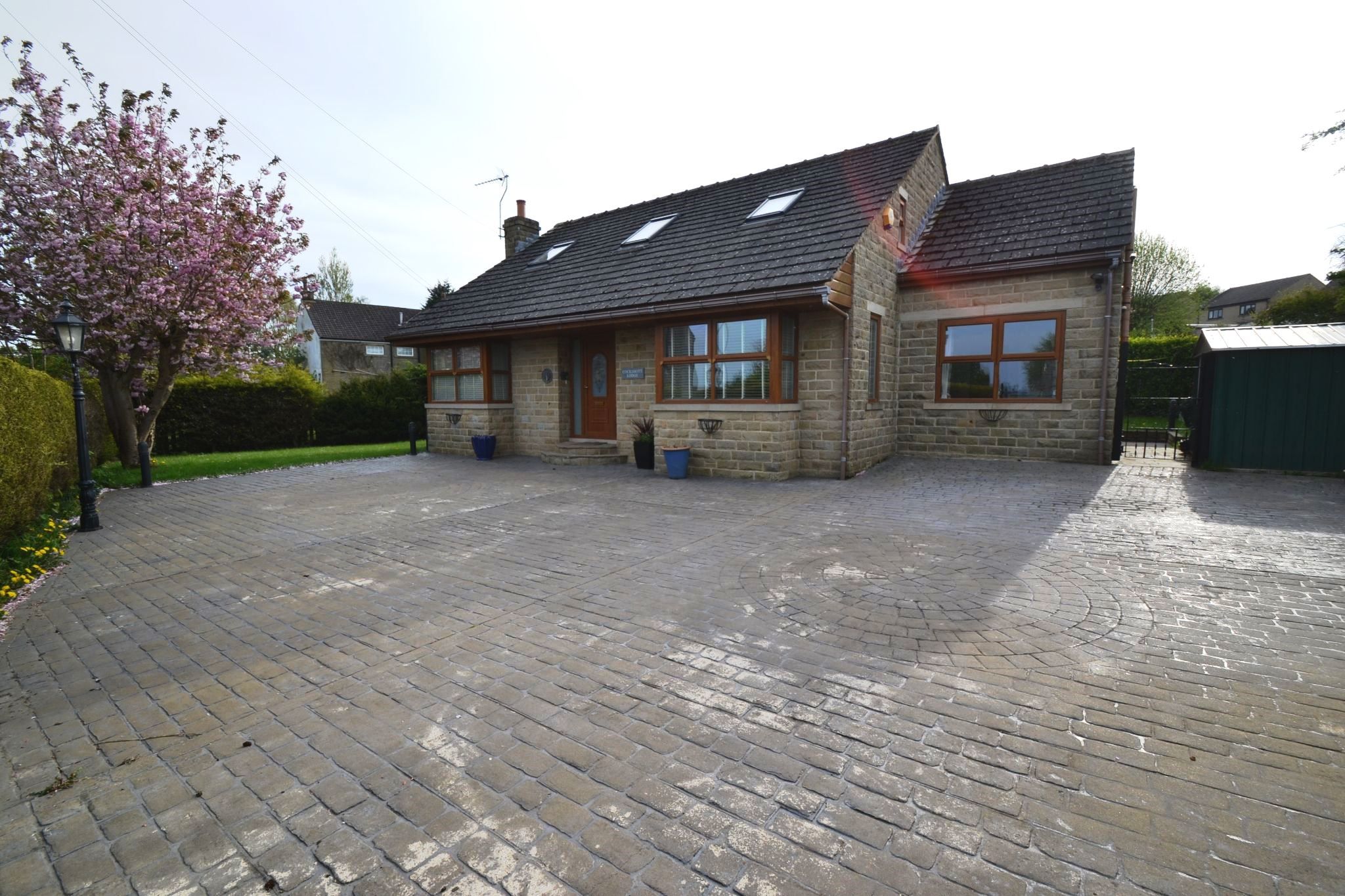 4 Bed Detached Bungalow For Sale - Photograph 1