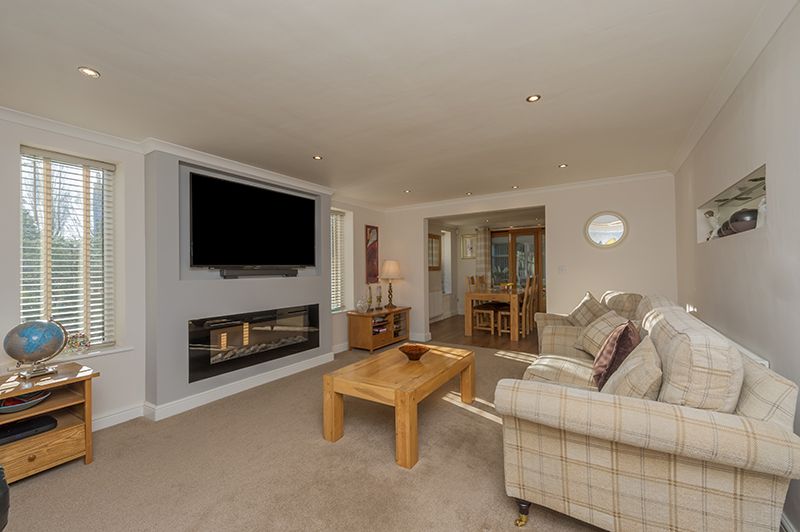 4 Bed Detached Bungalow For Sale - Photograph 4