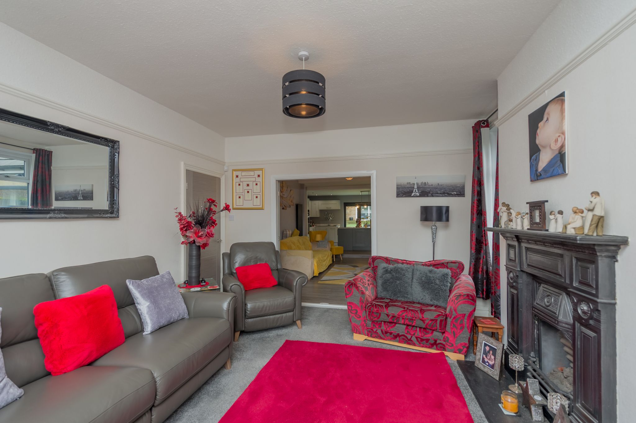 3 Bed Semi-detached House For Sale - Photograph 3