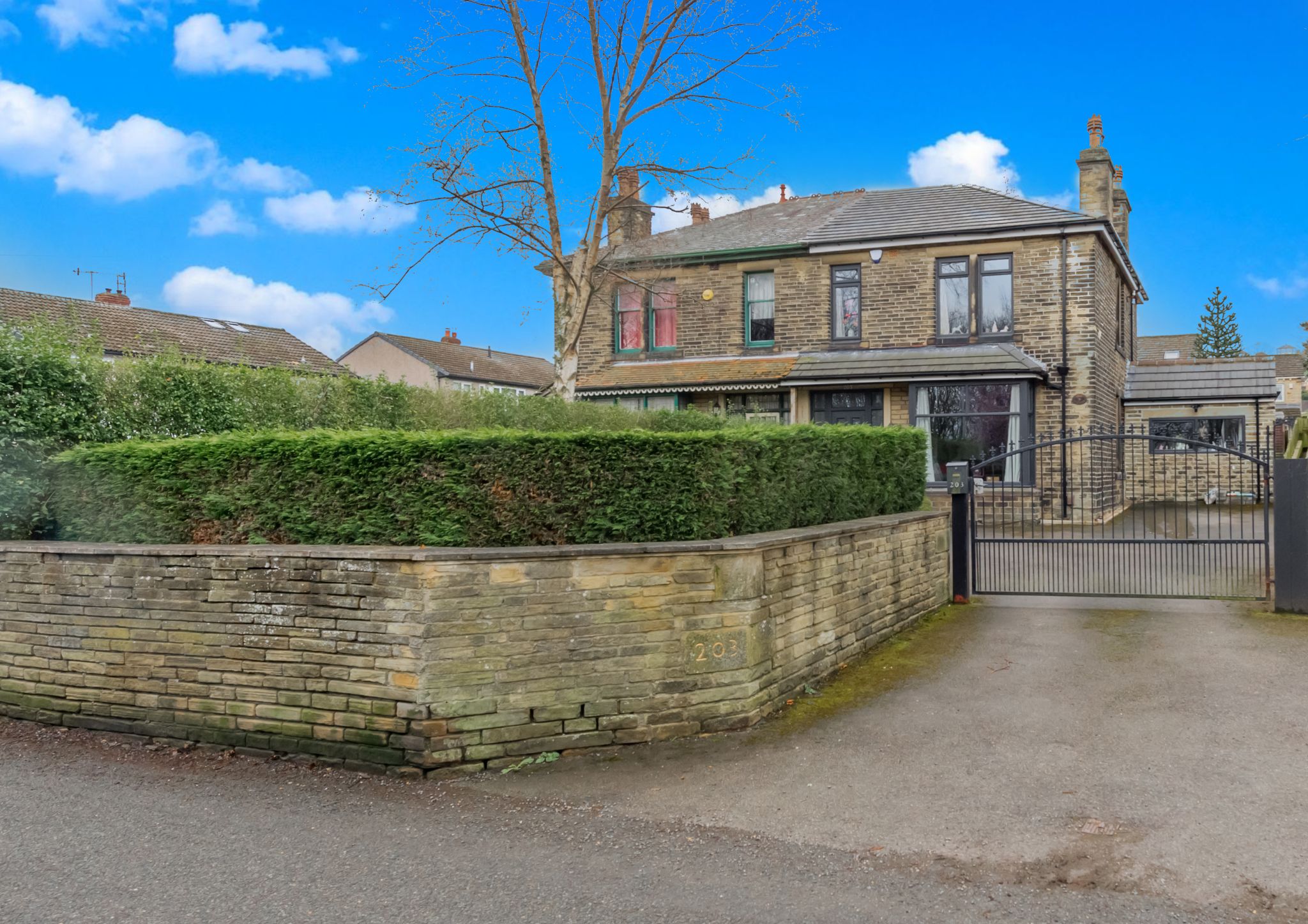 3 Bed Semi-detached House For Sale - Photograph 1