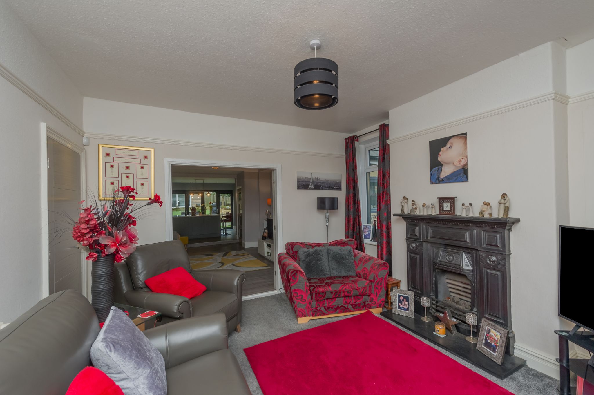 3 Bed Semi-detached House For Sale - Photograph 4