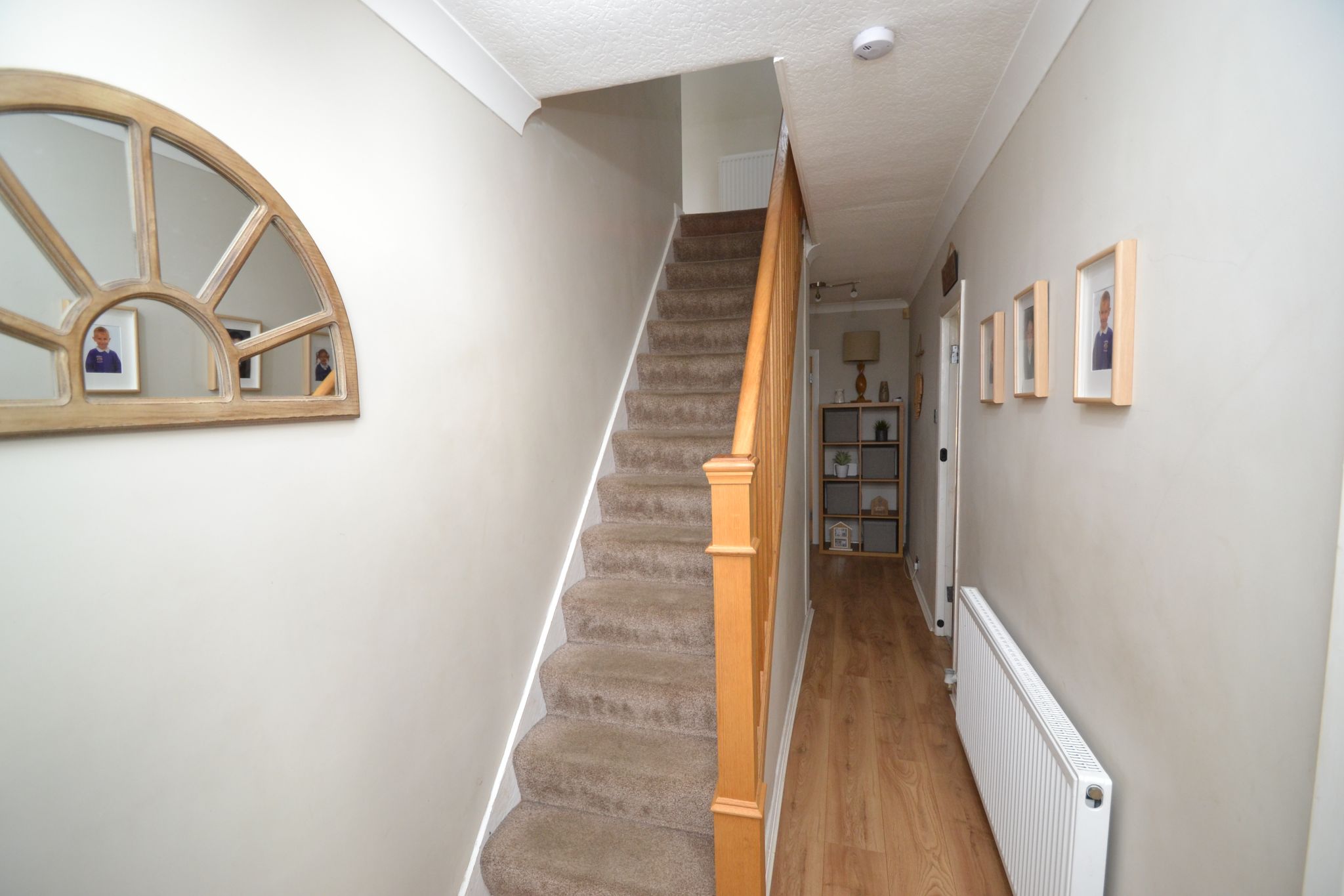 4 Bed Semi-detached House For Sale - Photograph 3
