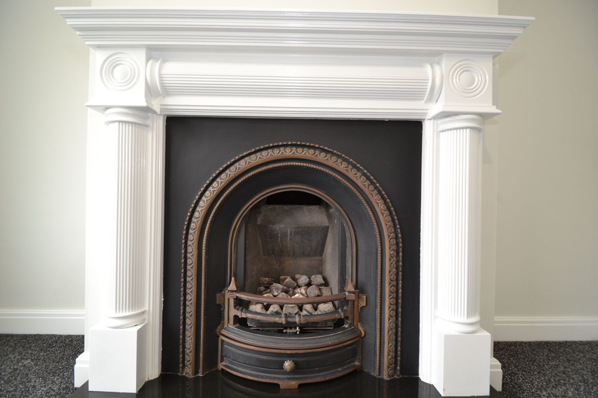 3 Bed Semi-detached House For Sale - Photograph 4