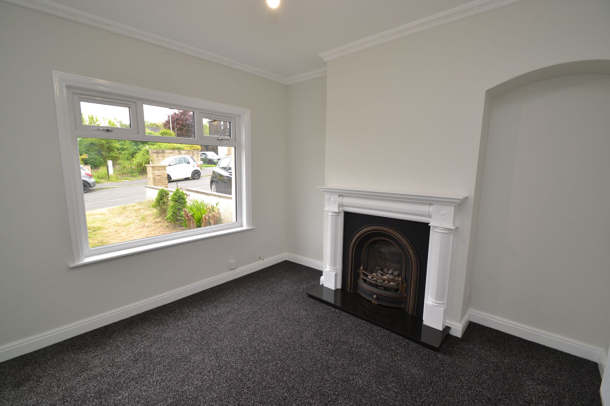 3 Bed Semi-detached House For Sale - Photograph 3