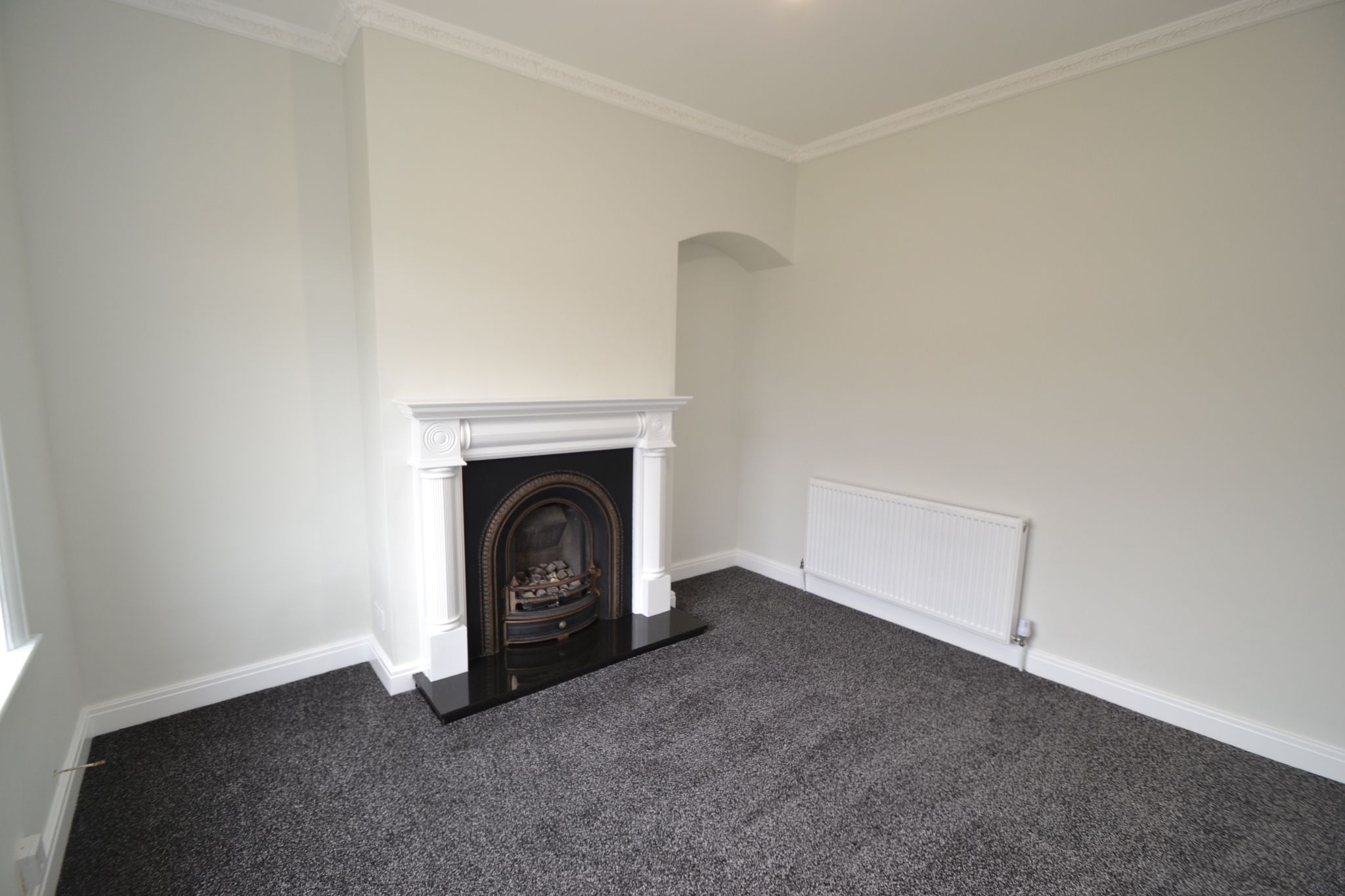 3 Bed Semi-detached House For Sale - Photograph 2