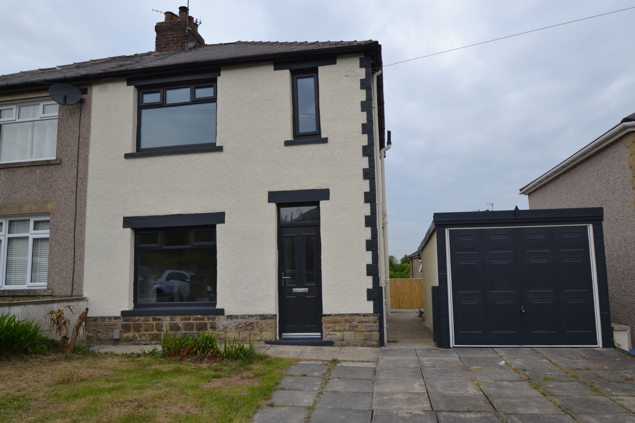 3 Bed Semi-detached House For Sale - Photograph 1