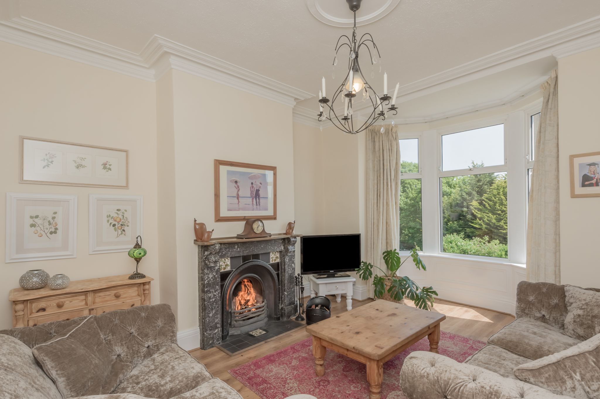 4 Bed Mid Terraced House For Sale - Photograph 7