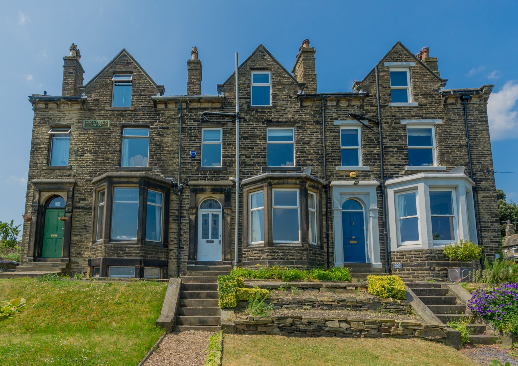4 Bed Mid Terraced House For Sale - Photograph 1