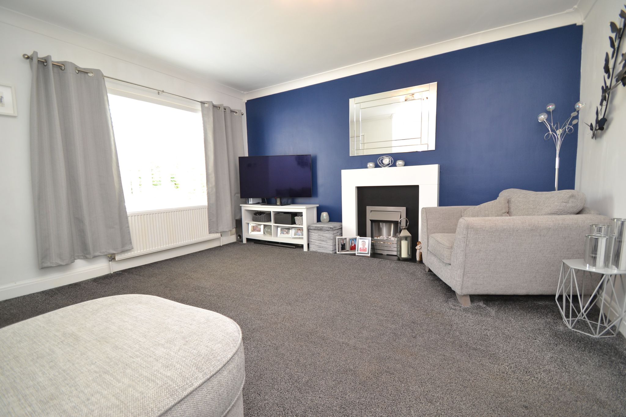 4 Bed Detached House For Sale - Photograph 3