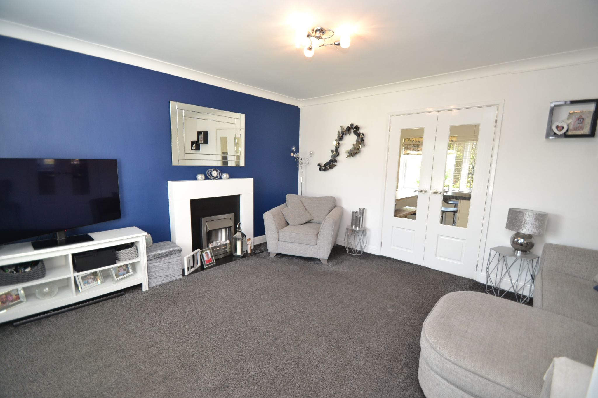 4 Bed Detached House For Sale - Photograph 2